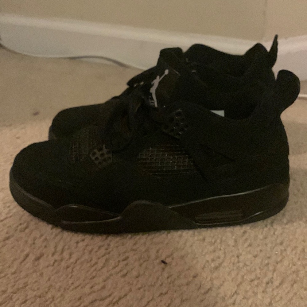 Jordan 4 “Black cats”